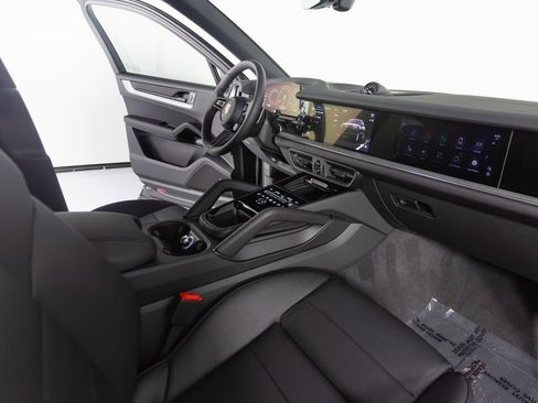New 2026 Porsche Cayenne S image 26