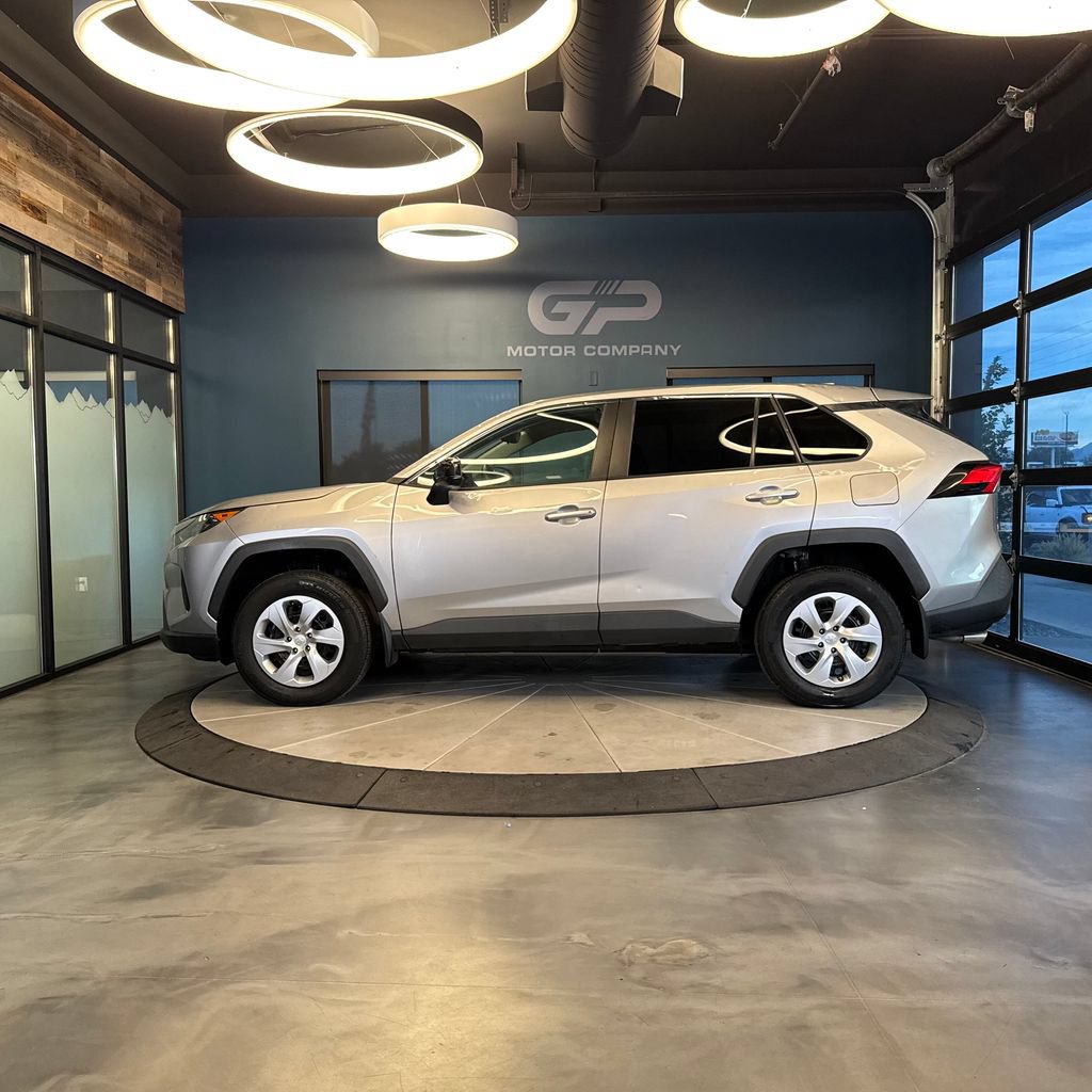Used 2022 Toyota RAV4 LE AWD/4WD image 6