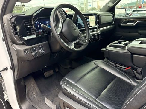 Used 2023 Chevrolet Silverado 1500 RST w/ Z71 Off-Road Package image 15