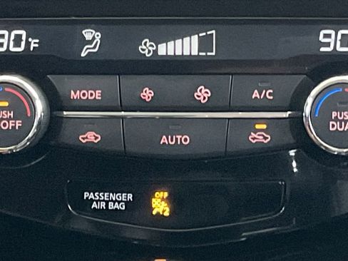 Used 2019 Nissan Rogue SV image 17