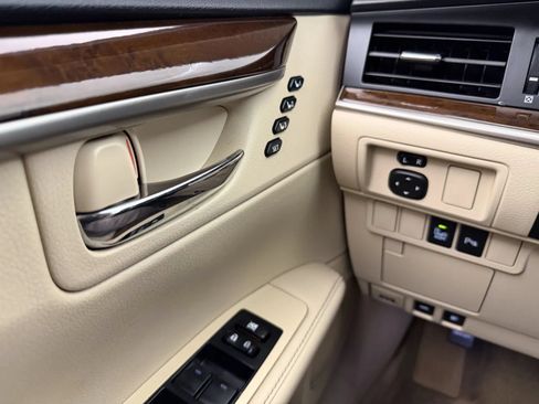 Used 2015 Lexus ES 350 w/ Luxury Package FWD image 14