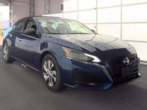 Used 2024 Nissan Altima 2.5 S FWD image 2