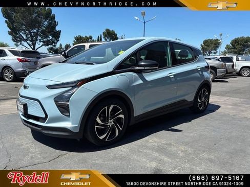 Used 2023 Chevrolet Bolt LT w/ Infotainment Package FWD image 1