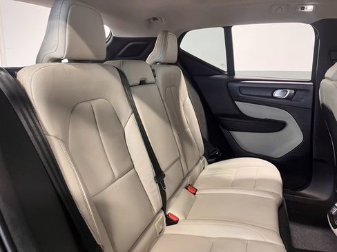 Used 2019 Volvo XC40 T5 Momentum image 13