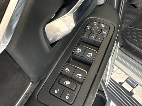 New 2026 RAM 2500 Laramie AWD/4WD image 12