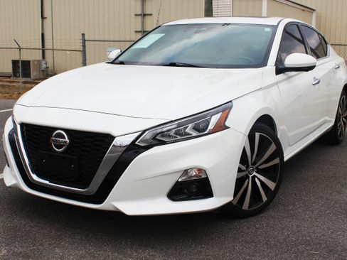 Used 2022 Nissan Altima 2.5 Platinum image 1
