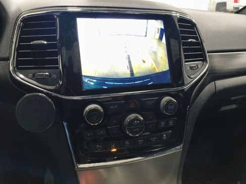 Used 2021 Jeep Grand Cherokee Laredo X image 9