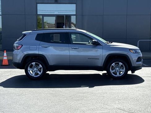 Used 2024 Jeep Compass Latitude w/ Altitude Special Edition AWD/4WD image 2