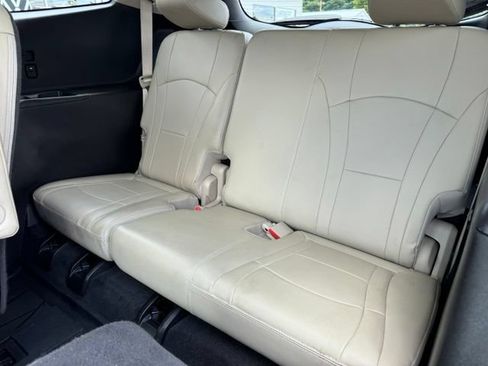 Used 2018 Buick Enclave Premium w/ LPO, Luxury Package AWD/4WD image 9