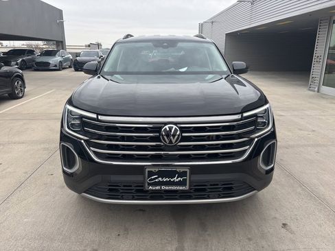 Used 2025 Volkswagen Atlas SE image 2