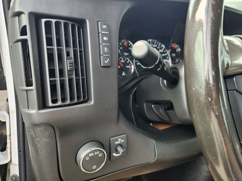 Used 2016 Chevrolet Express 2500 RWD image 27