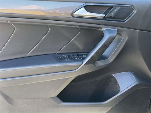 Used 2022 Volkswagen Tiguan SE image 26