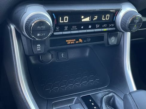 Used 2020 Toyota RAV4 XLE FWD image 19