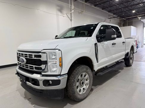 Used 2024 Ford F250 XLT image 2