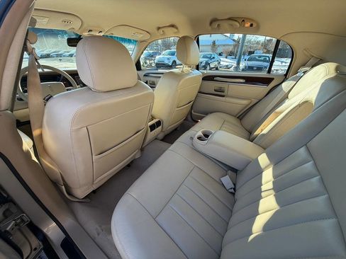 Used 2006 Lincoln Town Car Signature image 11