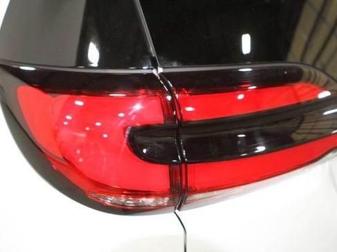 New 2027 Chrysler Pacifica Limited AWD/4WD image 29