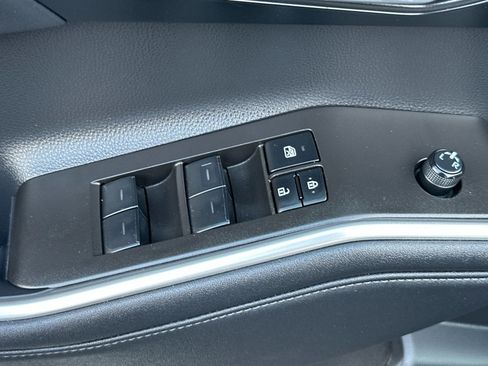 Used 2023 Toyota Highlander XLE image 11