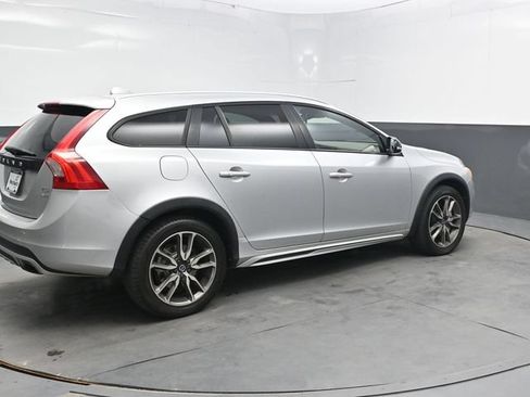 Used 2017 Volvo V60 T5 Cross Country w/ Convenience Package AWD/4WD image 8
