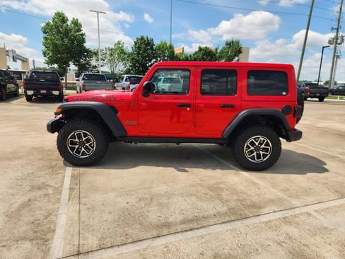 Used 2025 Jeep Wrangler Unlimited Rubicon AWD/4WD image 4