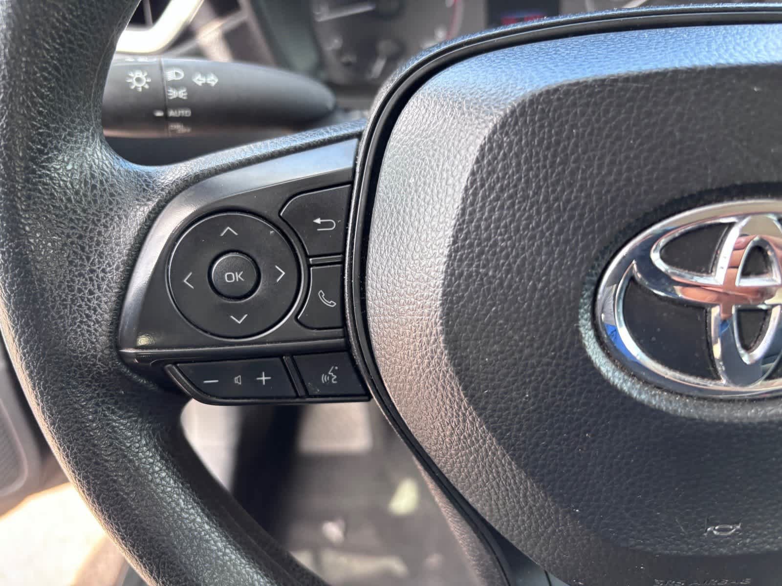 Used 2025 Toyota Corolla LE FWD image 17