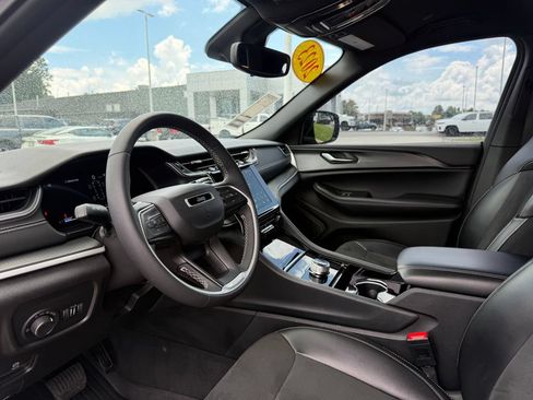 Used 2023 Jeep Grand Cherokee L Laredo AWD/4WD image 4