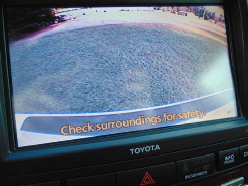 Used 2012 Toyota Highlander Limited w/ Tow Pkg FWD image 27
