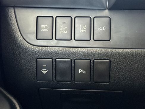 Used 2015 Toyota Highlander Limited w/ Driver Technology Package AWD/4WD image 32