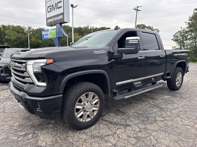 Used 2026 Chevrolet Silverado 2500 High Country w/ High Country Premium Package AWD/4WD image 3
