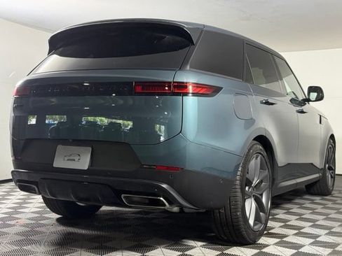Used 2025 Land Rover Range Rover Sport SE AWD/4WD image 8