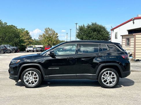 Used 2023 Jeep Compass Latitude w/ Sun and Sound Group AWD/4WD image 12