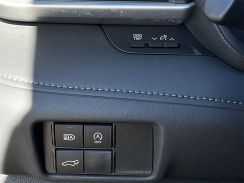 Used 2024 Toyota Highlander LE image 20