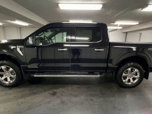 Used 2023 Ford F150 Lariat w/ Trailer Tow Package image 5