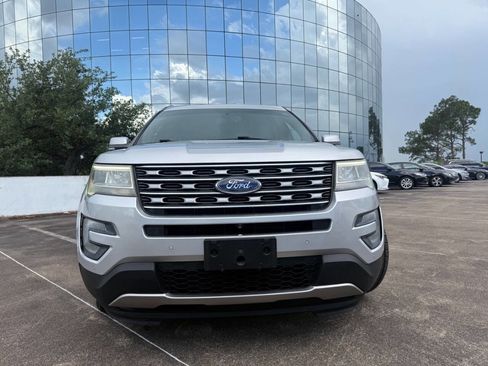 Used 2017 Ford Explorer Limited FWD image 3
