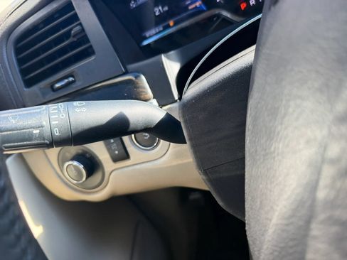 Used 2014 Lincoln MKS AWD image 15