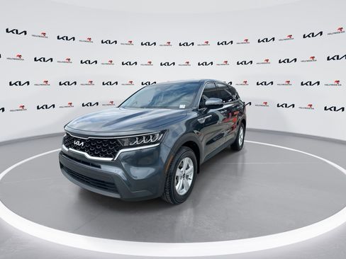 Used 2023 Kia Sorento LX image 4