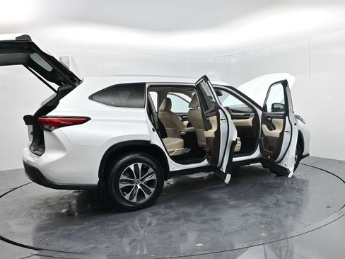 Used 2022 Toyota Highlander XLE image 74