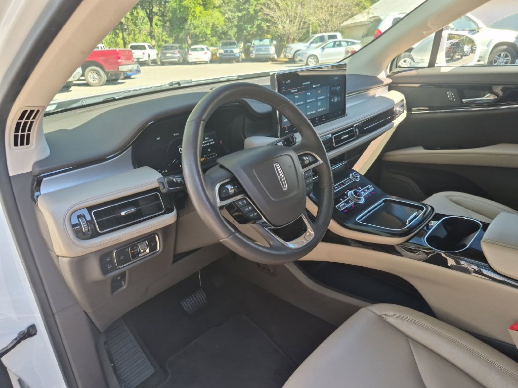 Used 2022 Lincoln Nautilus FWD w/ Premium Package image 34