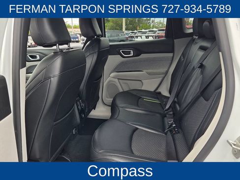 Used 2024 Jeep Compass Latitude AWD/4WD image 16