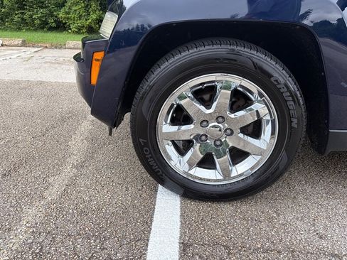 Used 2012 Jeep Liberty Sport AWD/4WD image 28