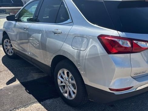 Used 2019 Chevrolet Equinox LT FWD image 4