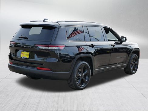 Used 2025 Jeep Grand Cherokee L Limited w/ Black Appearance Package AWD/4WD image 7