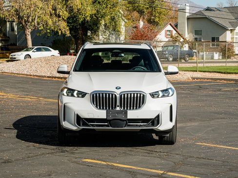 Used 2025 BMW X5 xDrive50e image 2