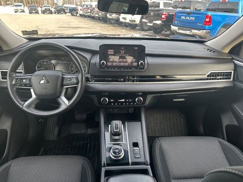 Used 2022 Mitsubishi Outlander ES image 13