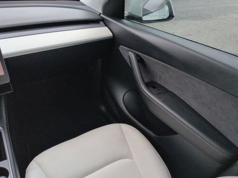 Used 2022 Tesla Model Y Performance AWD/4WD image 15