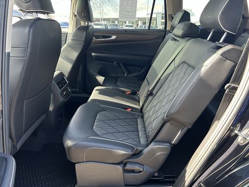 Certified 2025 Volkswagen Atlas SEL Premium R-Line image 23