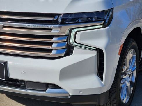 Used 2022 Chevrolet Suburban High Country image 15