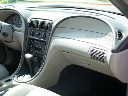 Used 2001 Ford Mustang GT RWD image 32