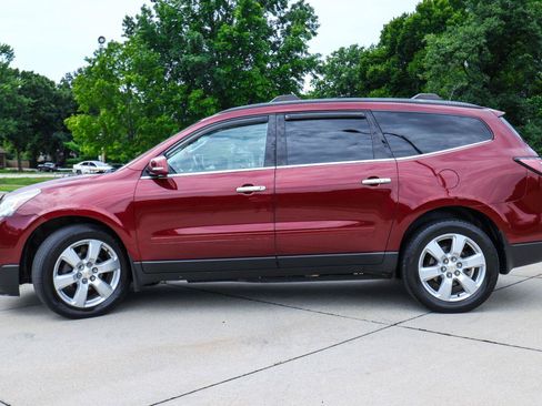 Used 2017 Chevrolet Traverse LT w/ Style and Technology Package AWD/4WD image 4