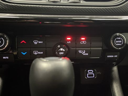 Used 2025 Jeep Compass Latitude w/ Altitude Special Edition AWD/4WD image 17
