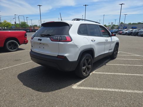 Used 2020 Jeep Cherokee Latitude Plus AWD/4WD image 3